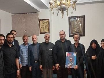 دیدار اعضای مؤسسه کشوری مهد قرآن با خانواده شهید احسان ذاکری