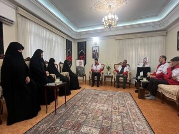 دیدار صمیمانه مسئولان هلال‌احمر با خانواده سپهبد سلامی