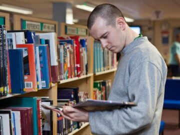 آغاز فعالیت ۹ کتابخانه مشارکتی در ندامتگاه‌های استان مرکزی
