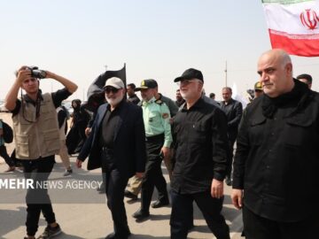 بازدید وزیر کشور از وضعیت تردد زائران اربعین در شلمچه