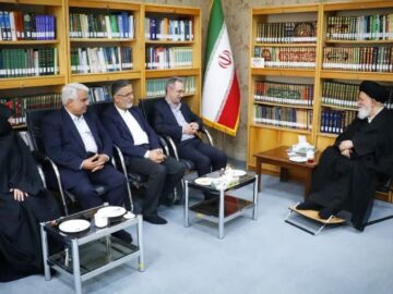 انتقاد امام جمعه مشهد از فعالیت دلالان در ترمینال خارجی فرودگاه
