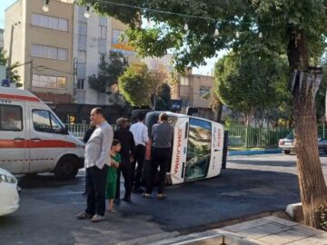 واژگونی آمبولانس در اصفهان؛ حال مصدومان خوب است