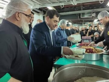 حضور مخبر در جمع اعضای گروه جهادی شهید سپهبد غلامعلی رشید