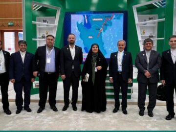 بازدید وزیر راه از غرفه ایران در اجلاس کشورهای محصور در خشکی