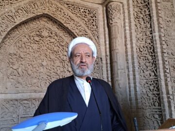 خطیب جمعه اردستان: خبرنگاران زبان گویای جامعه هستند