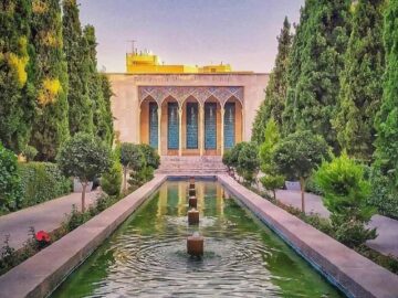 آرامگاه صائب؛ از باغ‌مقبره صفوی تا مأمن ابدی استاد فرشچیان