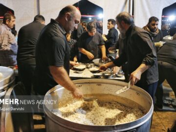 موکب عمود ۸ باقرشهر میزبان دلدادگان حسینی در روز اربعین