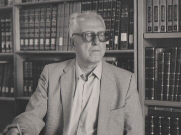 از تحصیل در حوزه علمیه تا دکتری در آلمان؛ ادیبی که روس‌ها تبعیدش کردند