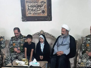دیدار امیر صباحی‌فرد با خانواده یکی از شهدای ارتش در جنگ ۱۲ روزه