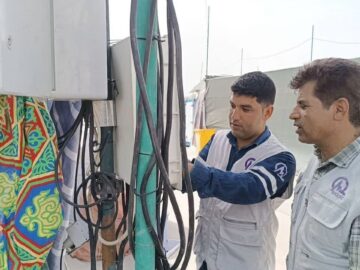 نیروهای فنی برق خراسان جنوبی؛ چراغ روشن مسیر زائران حسینی