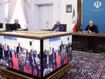 پزشکیان نیروگاه‌های خورشیدی چهار استان را افتتاح کرد