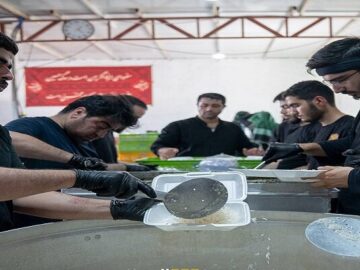 خدمت به زائران اباعبدالله الحسین در مسیر نجف کربلا