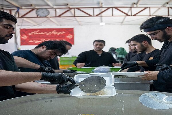 خدمت به زائران اباعبدالله الحسین در مسیر نجف کربلا