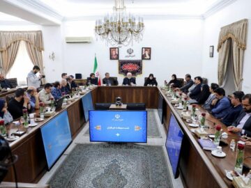 عارف: شرایط اگر مناسب باشد می‌توان باعزت مذاکرات مستقیم انجام شود