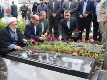 استاندار گیلان به مقام شامخ شهدای بندر آستارا ادای احترام کرد