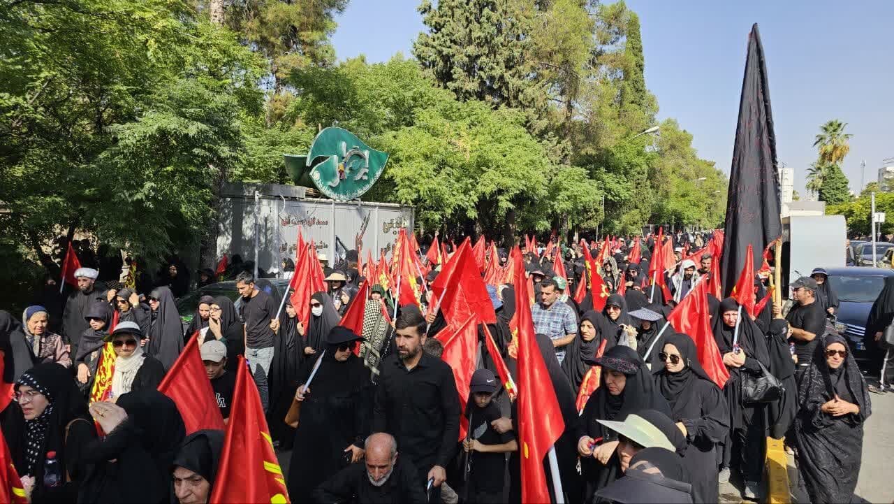 شیراز میعادگاه عاشقان حسینی در راهپیمایی جاماندگان اربعین