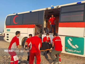 مصدومیت ۴۱ زائر اربعین به دلیل انحراف اتوبوس از جاده