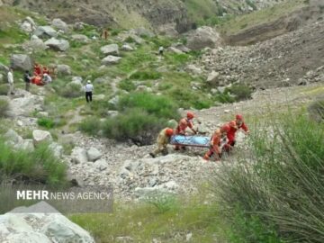 ۲ کوهنورد گرفتار در صخره‌های طالقان نجات یافتند