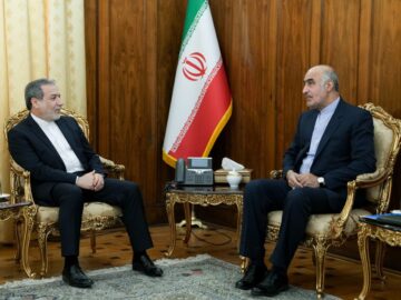 دیدار سرکنسول جدید ایران در آستاراخان با «عراقچی»