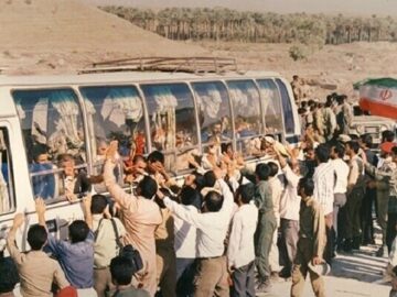 آزادگان شهرستان دشتی تجلیل شدند