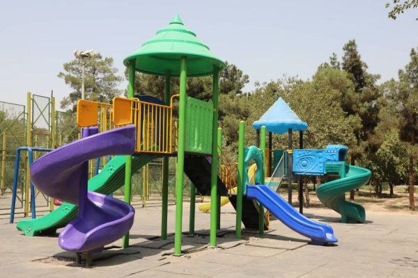نصب ست‌های بازی کودکان در بوستان‌های جنوب تهران