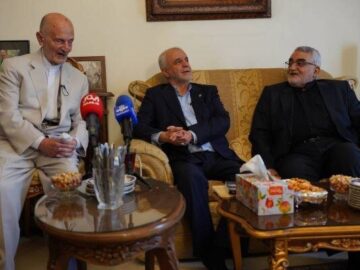 دیدار رئیس بنیاد شهید و امور ایثارگران با آزاده سرافراز سید محسن یحیوی