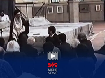 نگارگر روضه‌ی رضوان استاد محمود فرشچیان