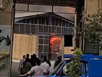 آتش‌سوزی سوله آرد گندم در شیراز