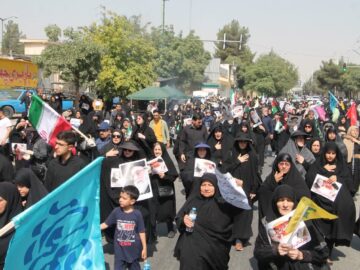حضور ۲۵ هزار کرمانشاهی در راهپیمایی جاماندگان اربعین
