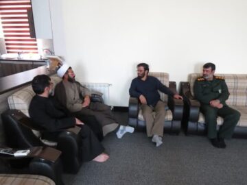 مسئولان به دیدار آزاده روحانی در شهرستان کنگان رفتند