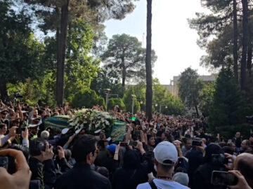 ورود پیکر استاد فرشچیان به هنرستان هنرهای زیبا