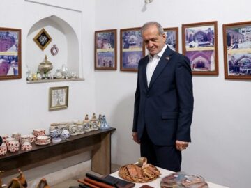 بازدید پزشکیان از مسجد کبود ایروان و اقامه نماز با نمازگزاران
