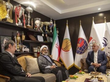 حضور دبیر شورای عالی انقلاب فرهنگی در فدراسیون بولینگ و بیلیارد