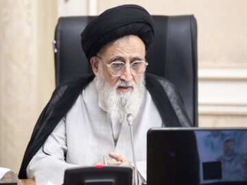 آیت‌الله مدرسی‌یزدی: اتکا به آمریکا موجب بیچارگی کشورها می‌شود