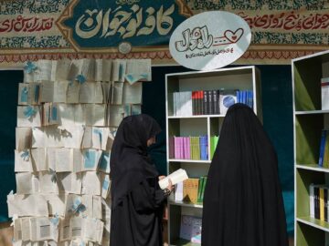 خادمان نوجوان و جوان پای کار زائران دهه آخر صفر