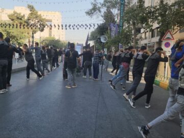 دسته‌روی هیئت محمد رسول الله روستای ناوه در مشهد مقدس