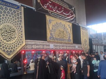 موکب شهدای راه آهن مشهد میزبان زائران امام رضا(ع)