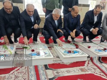ادای احترام وزیر میراث فرهنگی به مقام شهدای جنگ ۱۲ روزه در آستانه