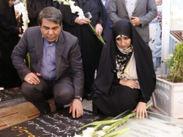 ادای احترام معاون رئیس جمهور به مقام سردار شهید سلیمانی
