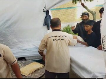 پخت و توزیع روزانه ۲۵۰۰۰ قرص نان توسط موکب خورشید هشتم شهرستان دشتی