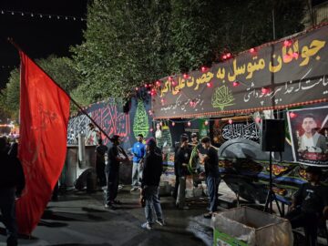 حضور پرشور جوانان موکب‌دار در خدمت‌رسانی به زائران رضوی