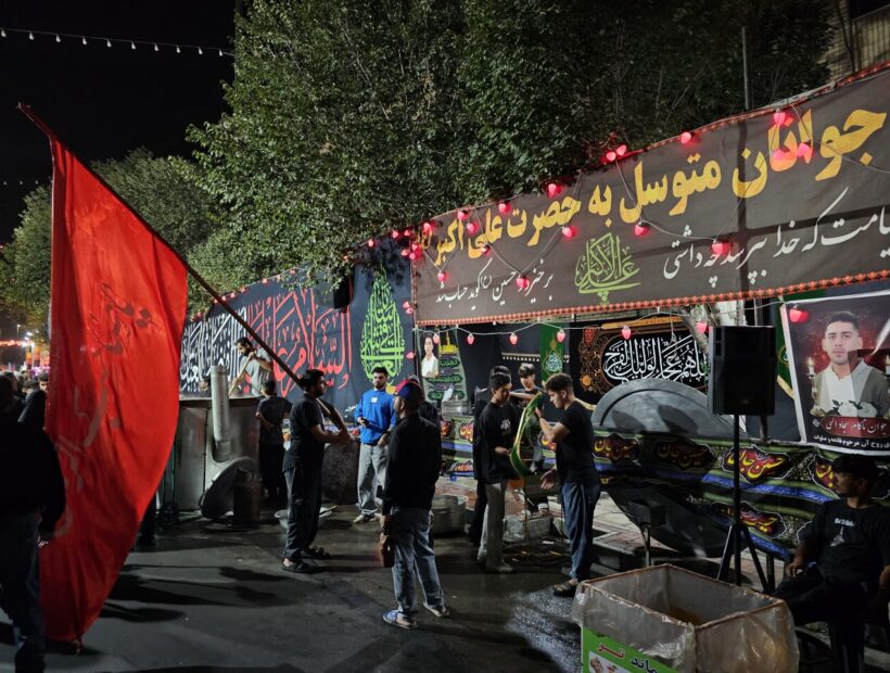 حضور پرشور جوانان موکب‌دار در خدمت‌رسانی به زائران رضوی