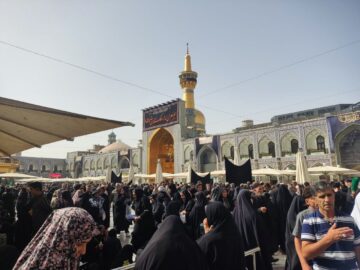 حرم رضوی در روز شهادت امام رضا(ع)