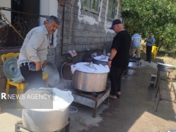 توزیع غذای نذری به مناسب شهادت امام رضا(ع) در روستای ماشک تهرانچی