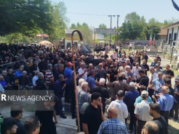 آئین سنتی «عَلَم‌ واچینی» در روستای ماشک تهرانچی برگزار شد