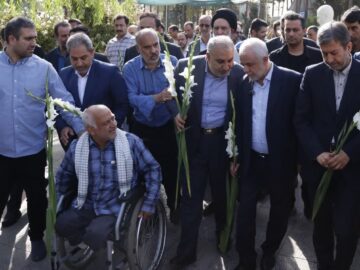 تجدیدمیثاق معاون رئیس‌جمهور با شهدا در گلستان شهدای اصفهان
