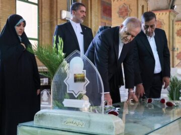 پزشکیان و هیات دولت به مقام رفیع شهیدان ادای احترام کردند