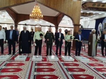 اهتزاز پرچم ایران و گلباران مزار شریف شهدای آستانه اشرفیه