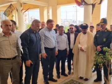 ادای احترام مسئولان استان بوشهر به شهدای شهرستان گناوه