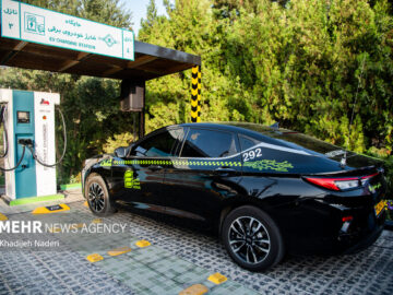 اصفهان بیست و نُهمین ایستگاه شارژ خودروهای برقی را افتتاح کرد